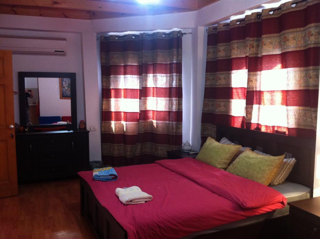 Blueberry Rooms Qaşrīn Εξωτερικό φωτογραφία